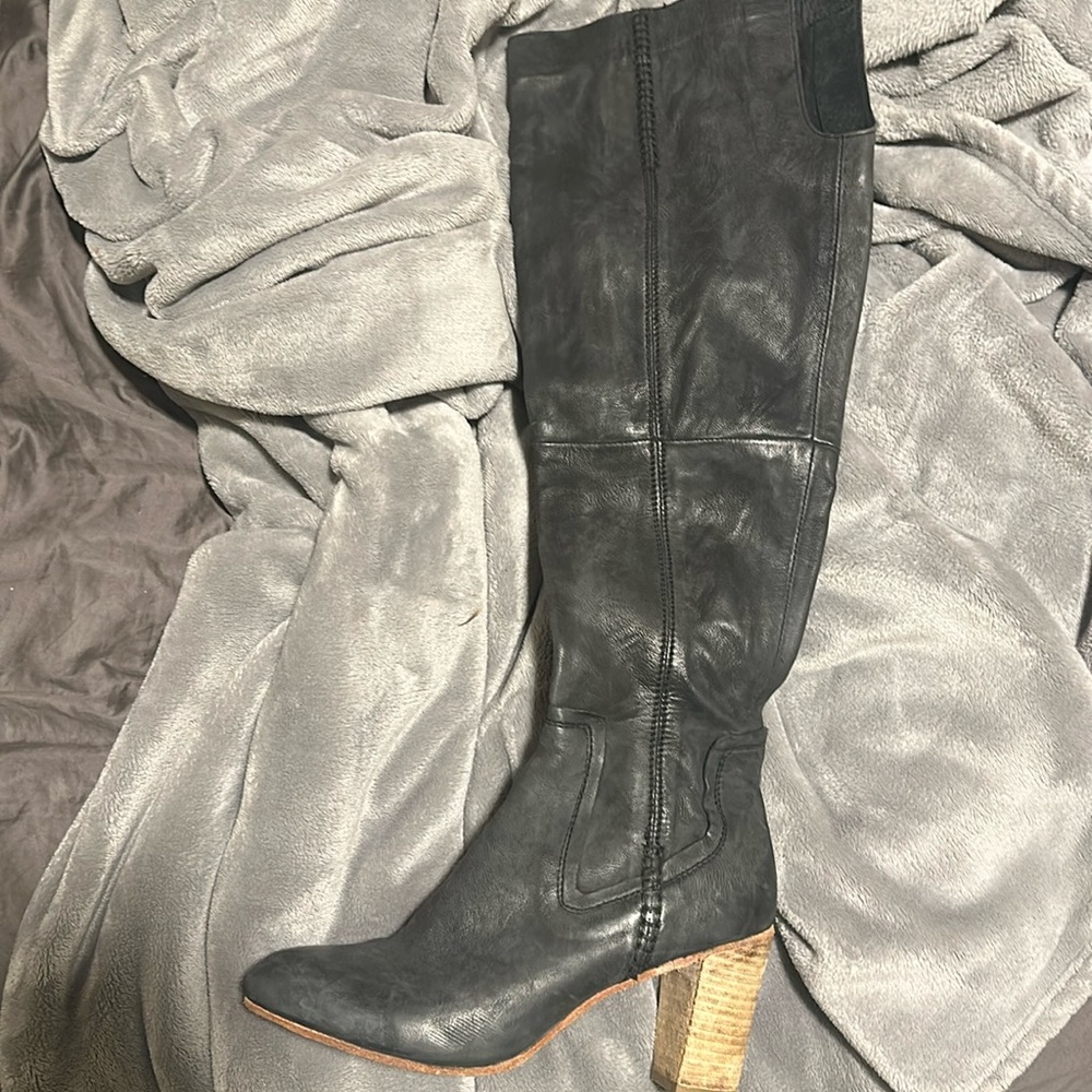 FREE PEOPLE boots “over the knee”